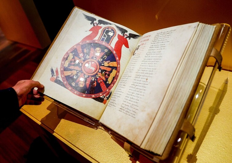 La BNE muestra uno de sus tesoros, el Códice de Francisco I y Sancha