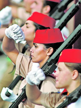 Regulares de Melilla, una unidad de primera línea y la más condecorada del Ejército español, en un desfile de las Fuerzas Armadas.