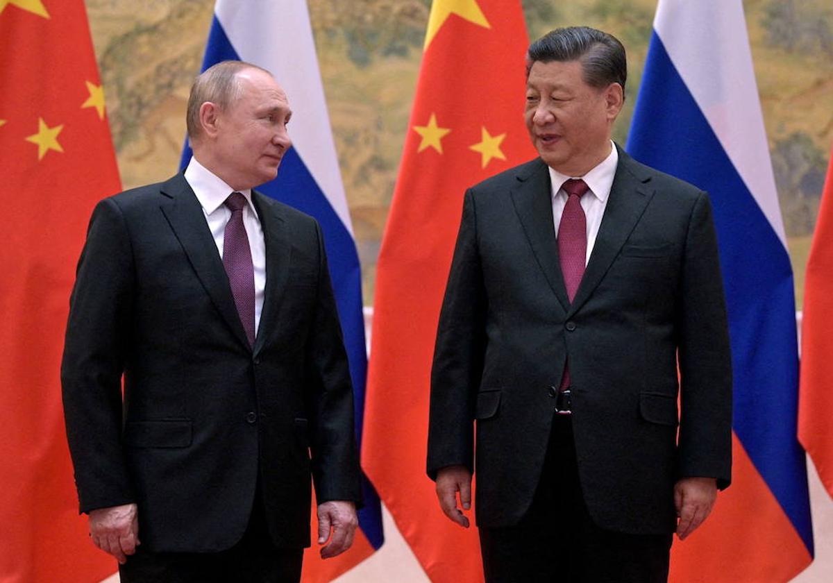 El presidente ruso, Vladímir Putin, en una reunión con el presidente chino, Xi Jinping, en Beijing, China, el anterior año