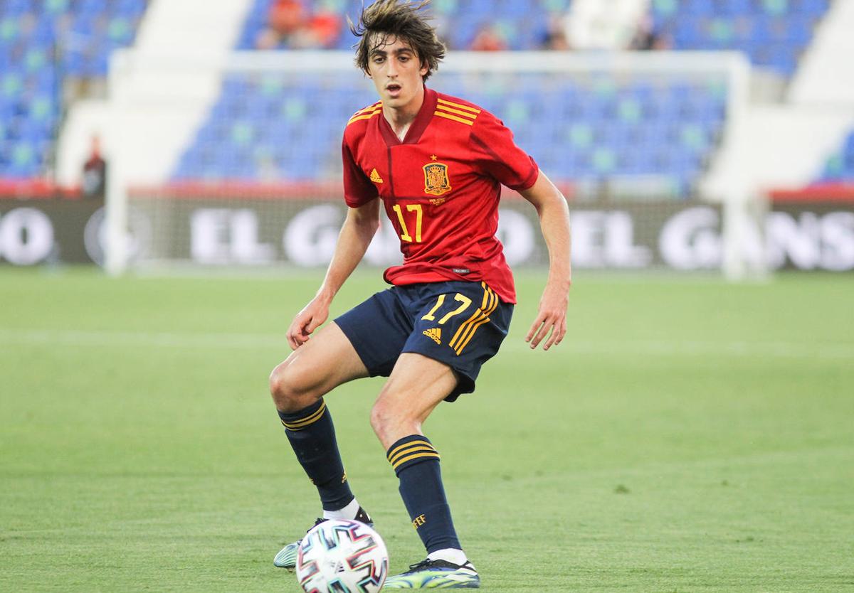 Bryan Gil, durante un partido de la selección española.