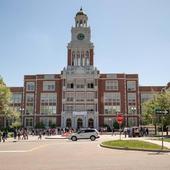 Un estudiante con antecedentes por tenencia de armas dispara contra dos profesores en Denver