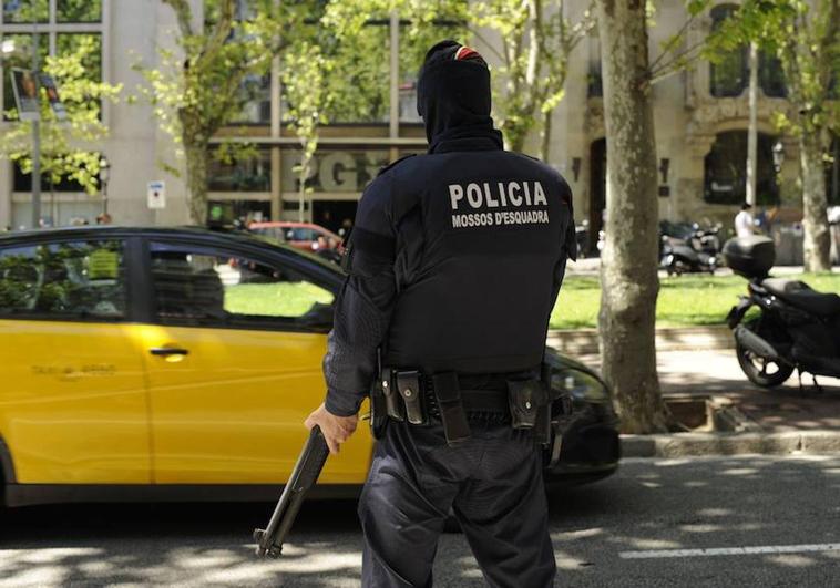 La Audiencia de Barcelona condena a seis mossos por torturas