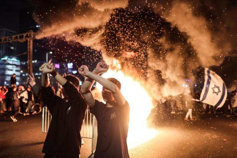 Protestas en Israel tras el cese del ministro de Defensa por criticar la reforma judicial