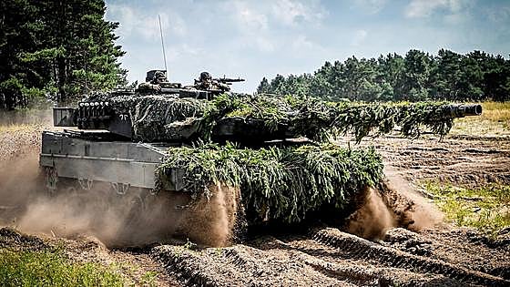 Los primeros 18 tanques Leopard 2 suministrados por Alemania llegan a Ucrania