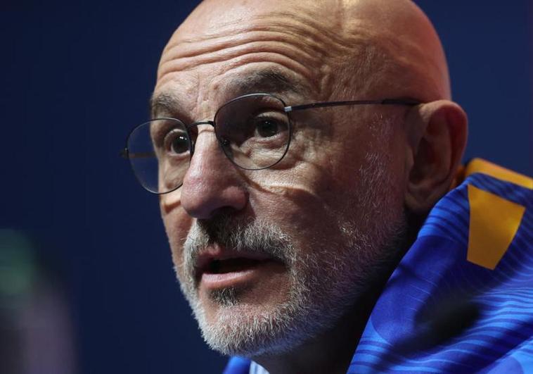 Luis de la Fuente, durante la rueda de prensa en Hampden Park.