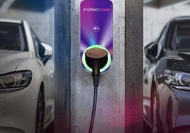 Poste de recarga par coches eléctricos