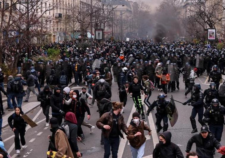 Un dispositivo de 13.000 policías impide que una nueva protesta incendie Francia