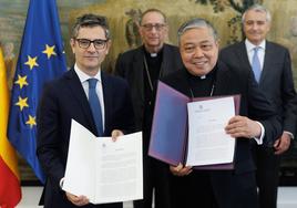 Félix Bolaños (izda.) y el Nuncio Apostólico, Monseñor Bernardito Auza.