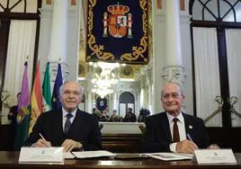 De la Torre y Fainé, en la firma del acuerdo para traer a Málaga un CaixaForum.