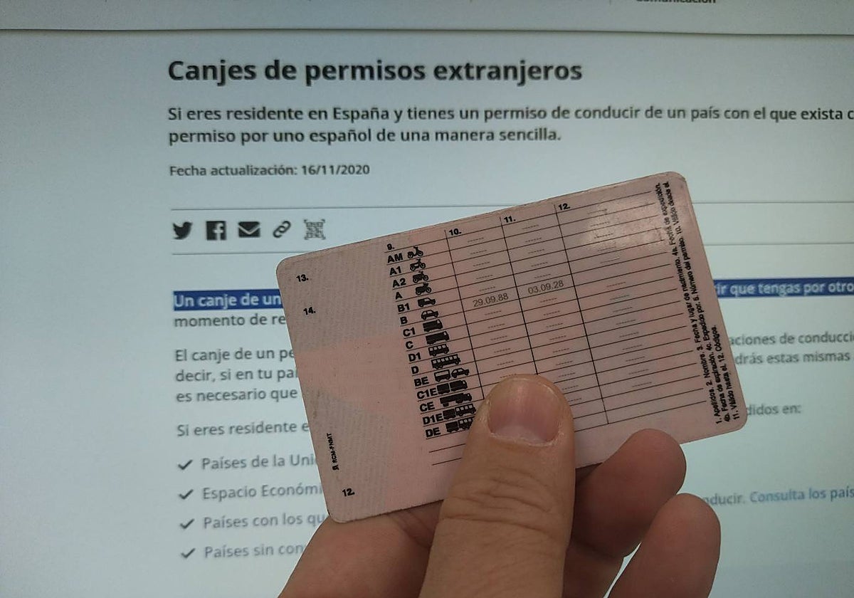 Las citas previas en la DGT son gratuitas, por lo que no es legal que particulares, locutorios o supuestos gestores intenten cobrarnos