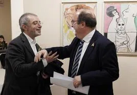 Manuel Borja-Villel conversa con el ministro de Cultura y Deporte, Miquel Iceta.