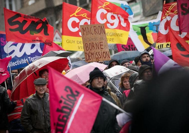 Macron sin pausa