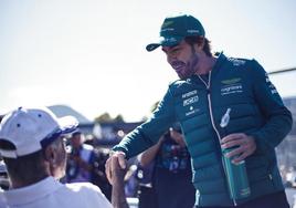 Alonso se solidariza con Sainz: «La FIA crea más peligro»