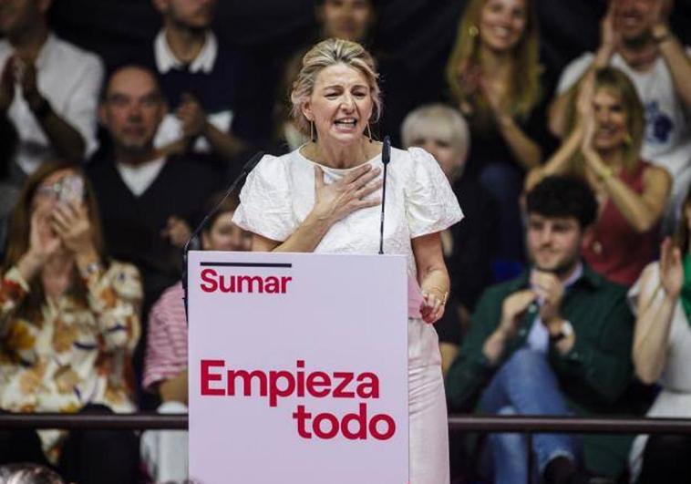 Yolanda Díaz, arropada por una multitud de seguidores este domingo en el acto de Sumar en Madrid.