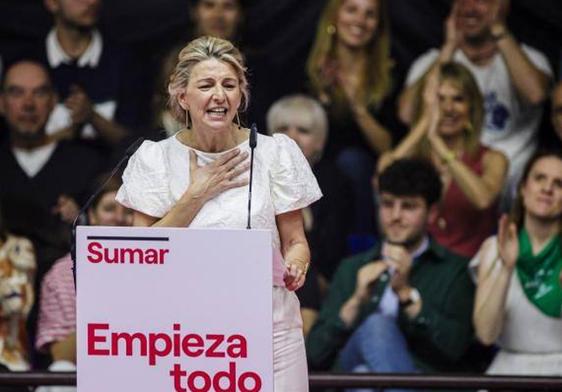 Yolanda Díaz, arropada por una multitud de seguidores este domingo en el acto de Sumar en Madrid.