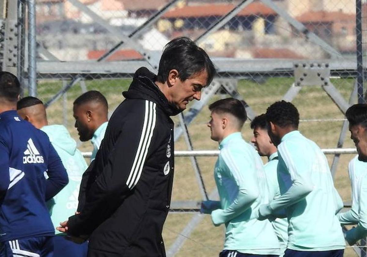 Pacheta, pensativo durante un entrenamiento del Valladolid.