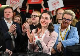 La primera ministra de Finlandia y líder del Partido Social Demócrata, Sanna Marin, durante la jornada de elecciones parlamentarias en Finlandia.