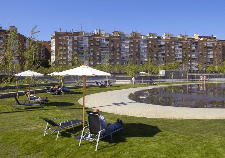 Parque de Madrid Río, uno de los proyectos de soterramiento de tráfico paradigmático de la ciudad de Madrid.