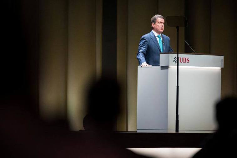El presidente de UBS, Colm Kelleher, durante la junta de accionistas de este miércoles.