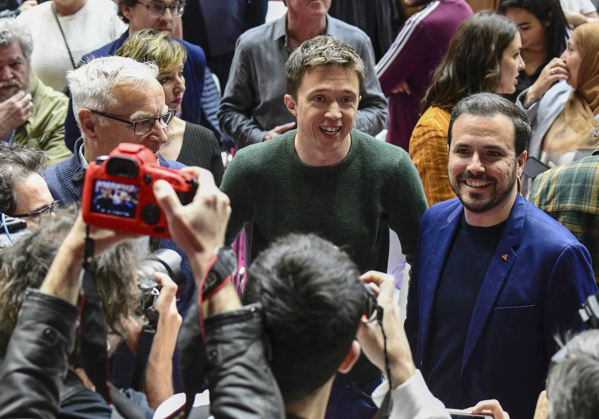 Alberto Garzón, junto a Íñigo Errejón, en el acto de lanzamiento de la candidatura de Díaz.