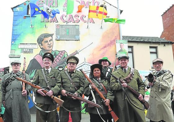 Un desfile organizado por el Sinn Féin conmemora el levantamiento de Pascua de 1916