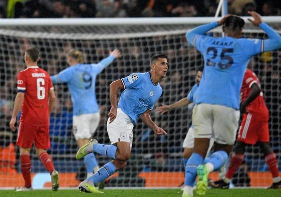 Rodri celebra el primer gol del Manchester City ante el Bayern.