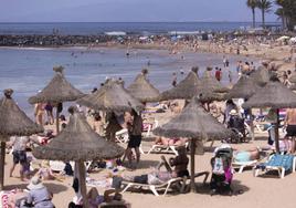 Turistas al sur de la isla de Tenerife.