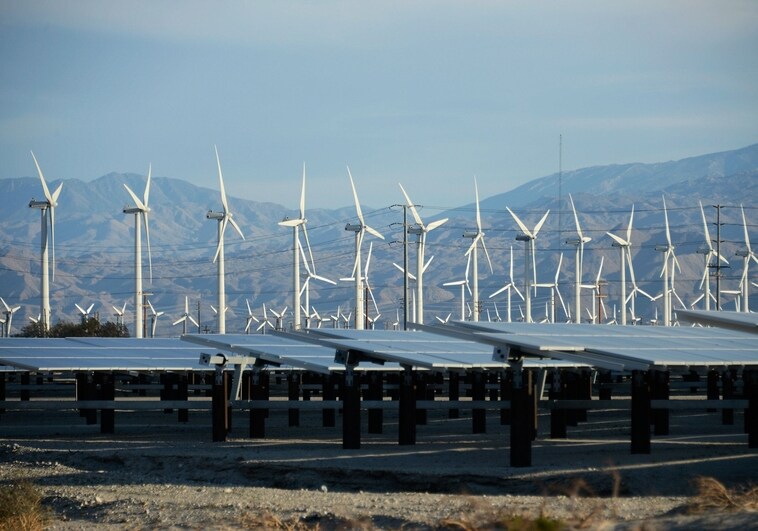 La energía solar y eólica baten su récord de producción mundial en 2022