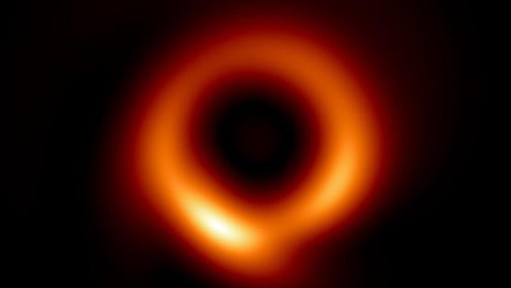 El primer agujero negro fotografiado ahora tiene un nuevo aspecto
