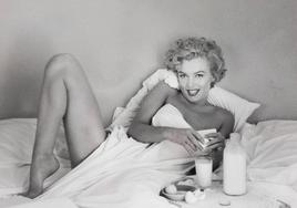Marilyn Monroe, en la habitación de un hotel en 1953.