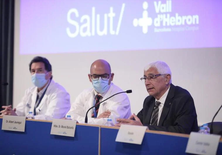 El conseller de Salud de la Generalitat, Manel Balcells, en la presentación del primer trasplante pulmonar completamente robótico del mundo.
