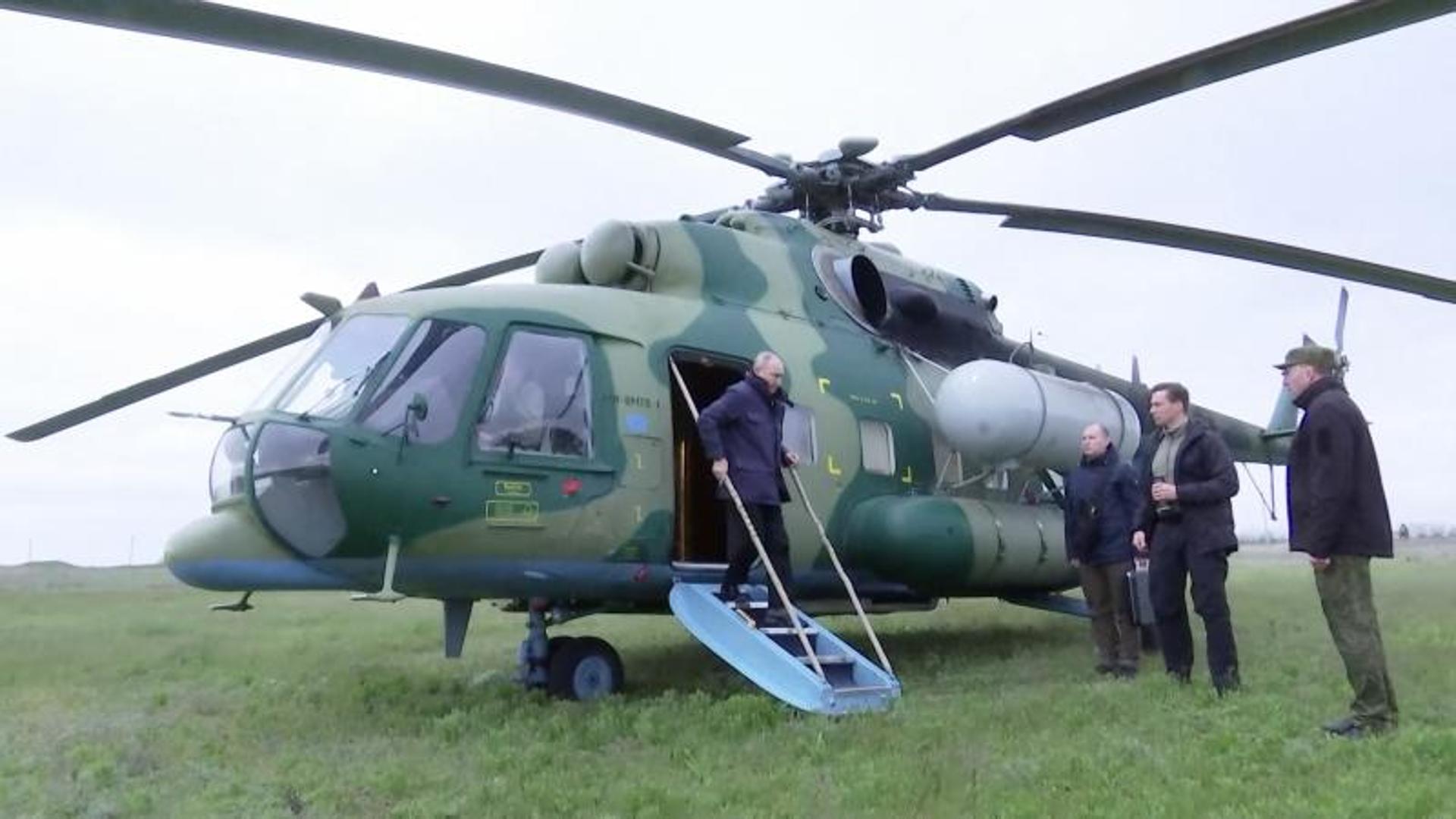 Putin makes surprise visit to Jerson and Lugansk to assess the war situation