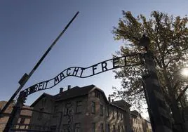 Entrada al campo de exterminio Auschwitz.