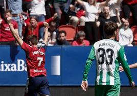 Un buen Osasuna doblega al Betis y sigue en la lucha por Europa