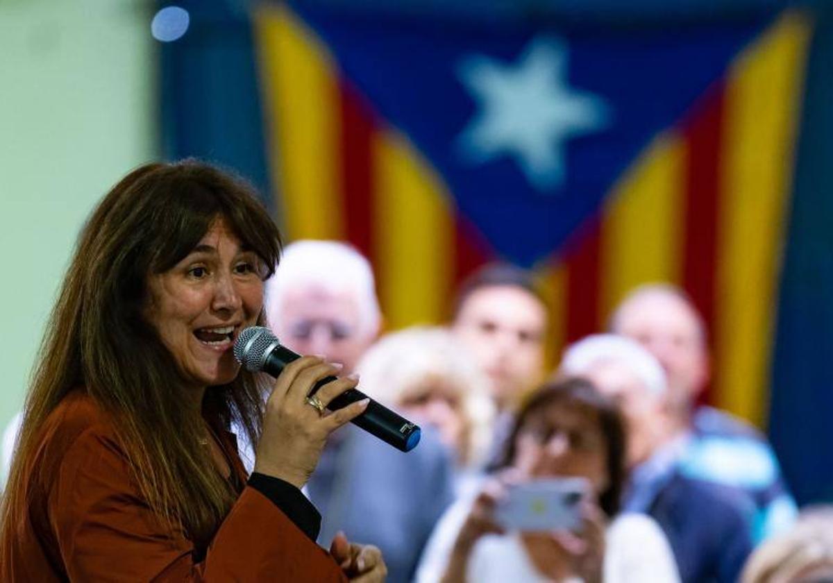 La presidenta de JxCat, Laura Borràs durante un encuentro con militantes y simpatizantes en Manresa.