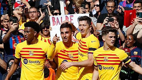 El Barça amarra la Liga y acaba con la excelente racha del Atlético