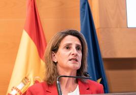 La vicepresidenta tercera, Teresa Ribera, este lunes en la sede de su ministerio