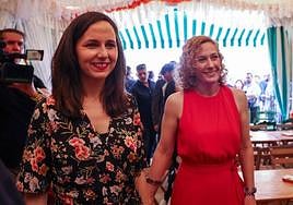 Ione Belarra durante su visita este domingo a la Feria de Abril de Sevilla.