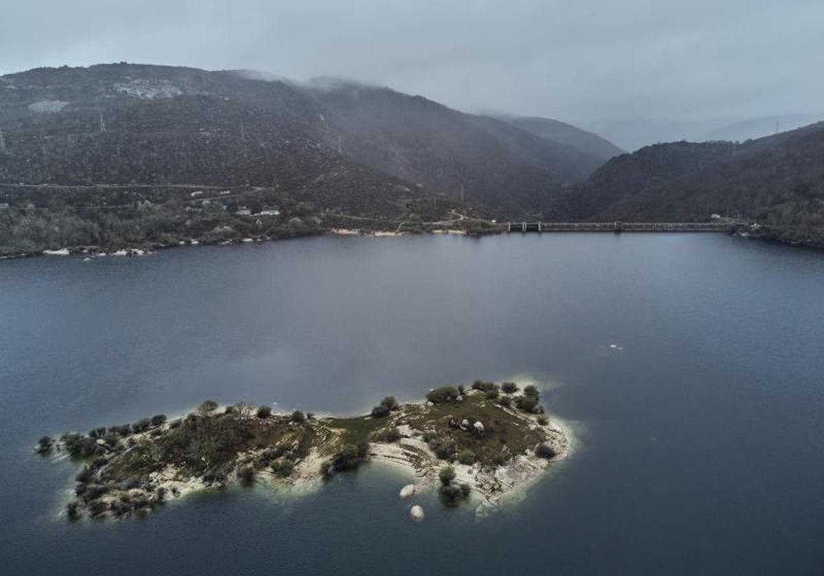 Vista aérea del embalse de Prada desde la zona del Poblado de Prada.