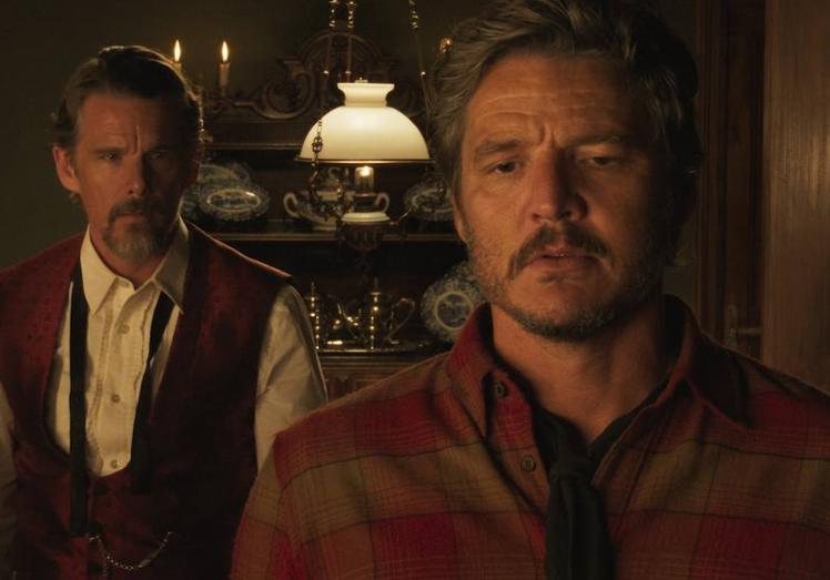 Pedro Pascal y Ethan Hawke, dos pistoleros que se reencuentran después de 25 años.