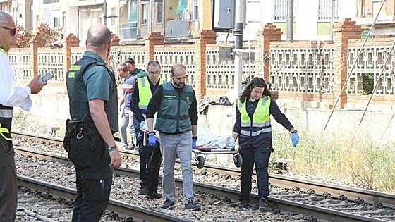 Una joven de 19 años muere arrollada por un tren en el paso a nivel de Valencia