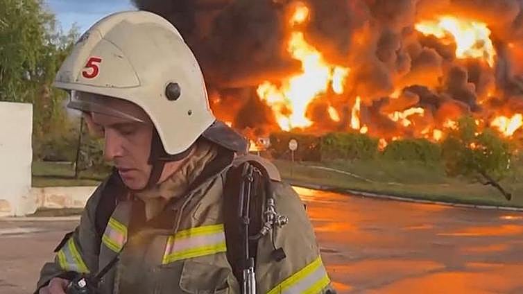 Un dron incendia 40.000 toneladas de combustible en Crimea