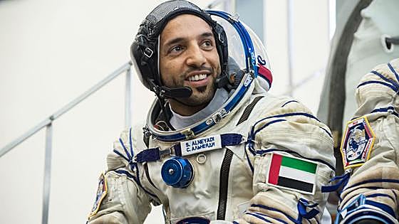 Un astronauta árabe camina por el espacio por primera vez en la historia