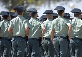 Un grupo de guardias civiles en formación
