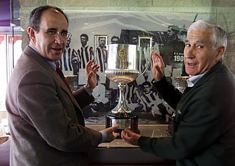 Imagen secundaria 1 - Adiós a Arsenio Iglesias, brujo y leyenda del Superdépor