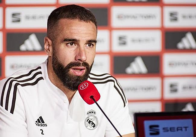 Dani Carvajal, durante su comparecencia en el Estadio de La Cartuja.
