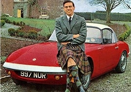 El bicampeón del mundo, Jim Clark con su primer Elan