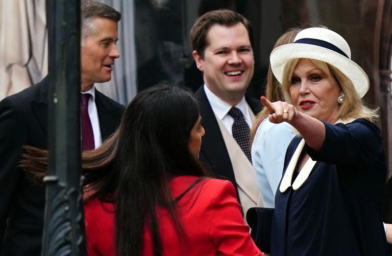 Joanna Lumley, a la derecha, en Westminster Abbey