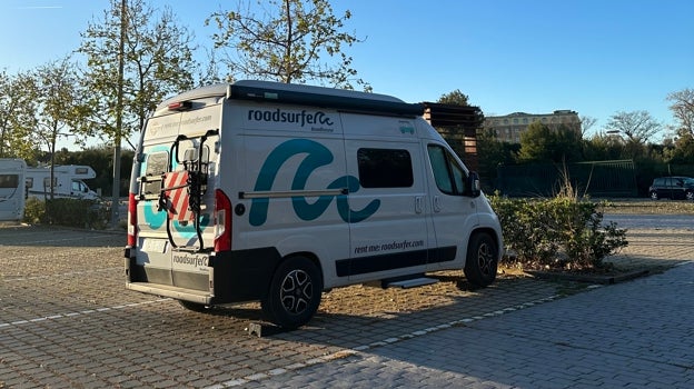 Estacionamiento y servicios del área de Caravaning