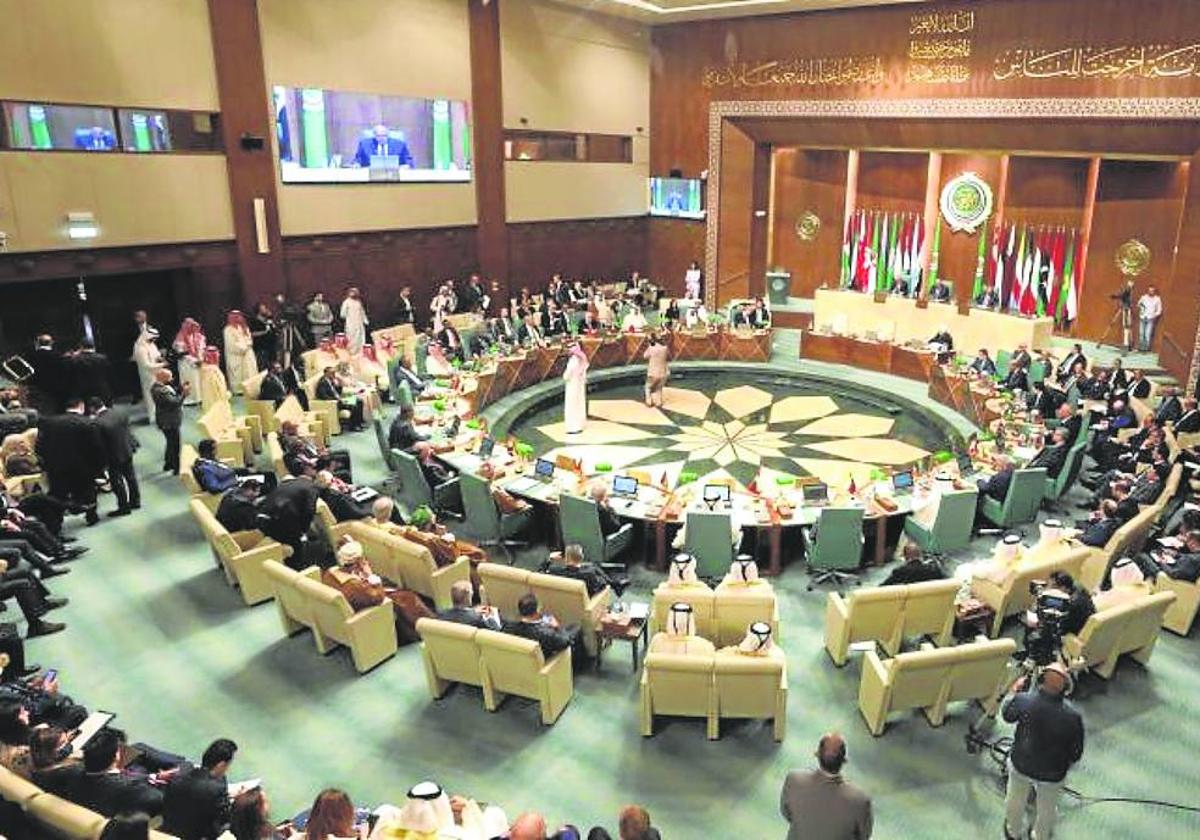 La Liga Árabe acordó la vuelta de Siria en una reunión de urgencia en su sede de El Cairo.